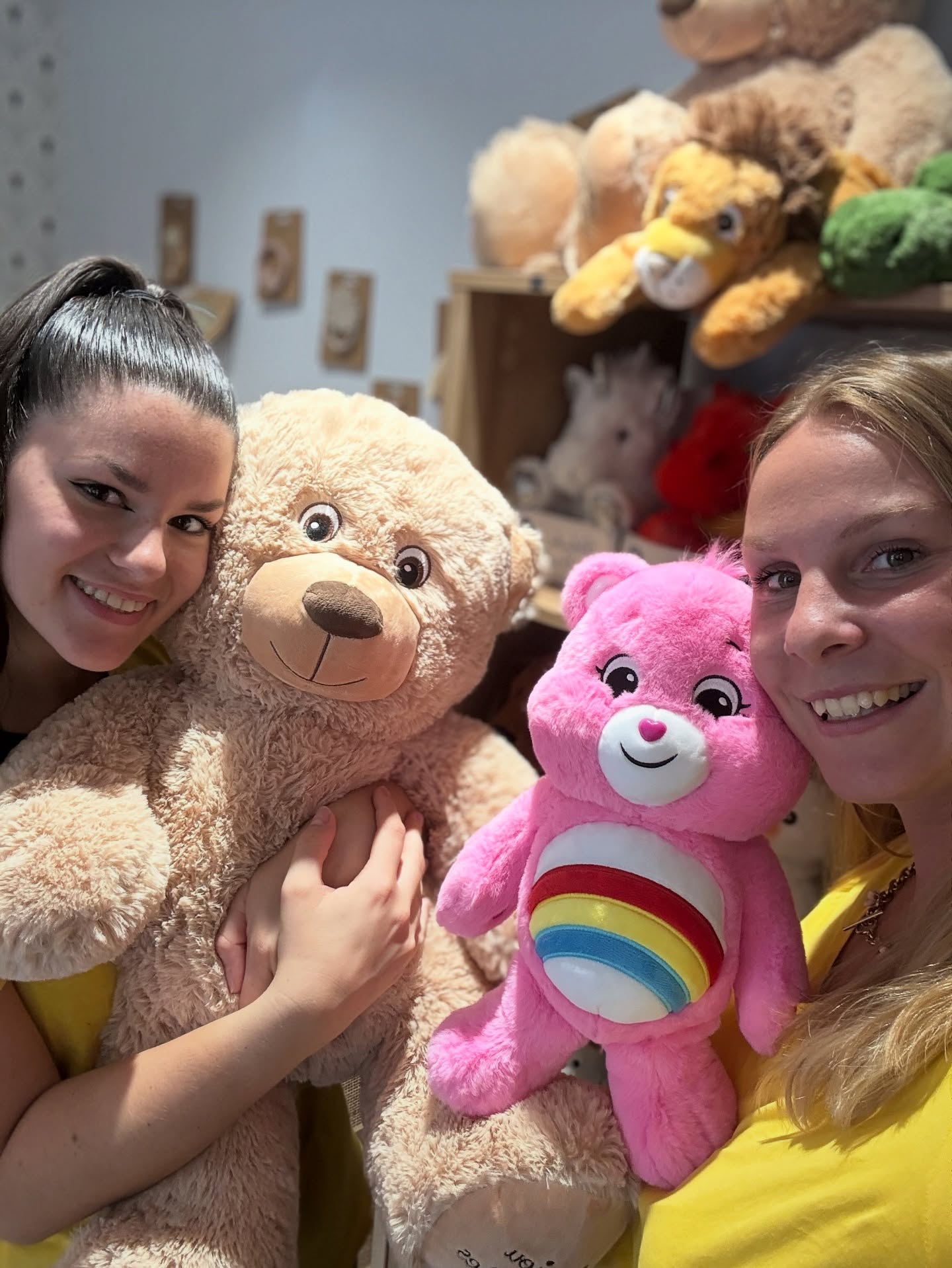 🧸 La journée internationale du nounours 🧸
Aujourd’hui, nous célébrons les nounours chez ambiance kids !! ✨
Ces amis tout doux qui tiennent compagnie à vos petits 💕
Chez ambiance kids, vous en trouverez des petits… et des grands pour encore plus de câlins 🤗
#ambiancekids #nounours #doudou #enfance #douceur #calins #quimperle #finistere